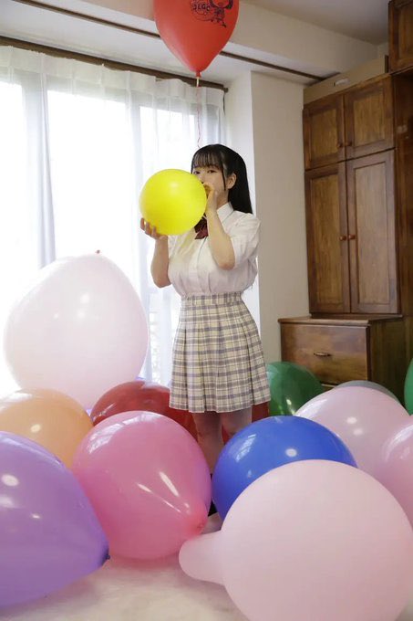 【告知】
10/15更新

雨宮留菜ちゃん_VOL.1
・https://t.co/KCNxZMWZ6L
・https://t.co/ZmpsCNsnAr
・https://t.co/iHM2jsbP7P

雨宮留菜ちゃん_5PICS
・https://t.co/XVkwXBx37S

雨宮留菜ちゃん第1弾！！
留菜ちゃんが風船を膨らませたり、
戯れたりする作品になっております！！

制服姿の可愛い留菜ちゃんに注目です！！