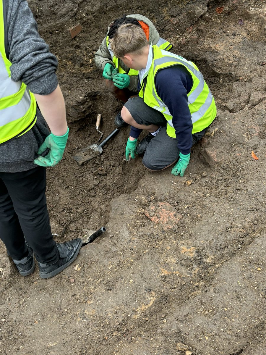 Mrs Shaw (@sapheron_shaw) on Twitter photo A second afternoon on the dig <a href="/Bostonboro/">Boston Borough Council</a>. We found a cow jaw, teeth, some bones, pottery and a button today! Year 5 & 6 had an excellent chat with Toss, Rory and Pasquale about their experiences as archaeologists-we have definitely been inspired! <a href="/StThomasBoston/">St Thomasā CE Primary Academy Boston</a> <a href="/InfinityAcad/">Infinity Academies Trust</a> A second afternoon on the dig <a href="/Bostonboro/">Boston Borough Council</a>. We found a cow jaw, teeth, some bones, pottery and a button today! Year 5 & 6 had an excellent chat with Toss, Rory and Pasquale about their experiences as archaeologists-we have definitely been inspired! <a href="/StThomasBoston/">St Thomasā CE Primary Academy Boston</a> <a href="/InfinityAcad/">Infinity Academies Trust</a>