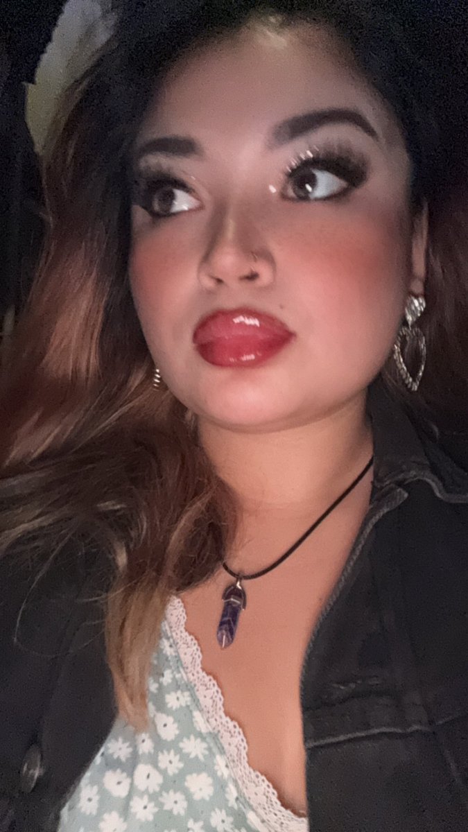Roxybellex's tweet photo. 💋 https://t.co/XSRtHNq2iH