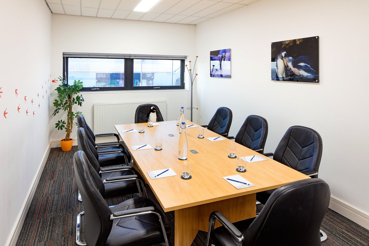 BusinessTheDeep's tweet image. Our suite of rooms are ideal for any meeting requirements🏢

We can accommodate 1-2-1 meetings in the Ephyra Suite, to smaller groups in our Gentoo Suite or larger gatherings of up to 55 guests in our Conference Room🖥

ow.ly/1MMM50TW9Il

#TDBC #MeetingRooms #ConferenceRoom