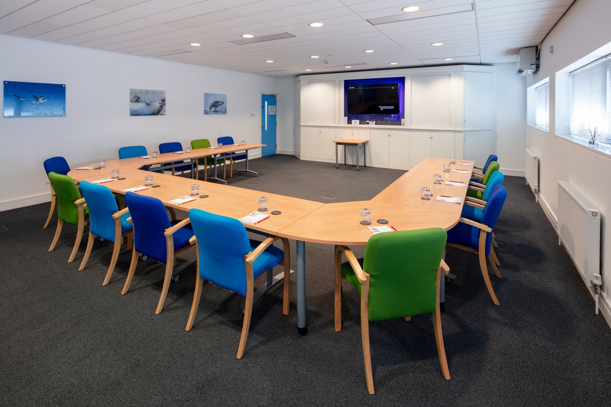BusinessTheDeep's tweet image. Our suite of rooms are ideal for any meeting requirements🏢

We can accommodate 1-2-1 meetings in the Ephyra Suite, to smaller groups in our Gentoo Suite or larger gatherings of up to 55 guests in our Conference Room🖥

ow.ly/1MMM50TW9Il

#TDBC #MeetingRooms #ConferenceRoom