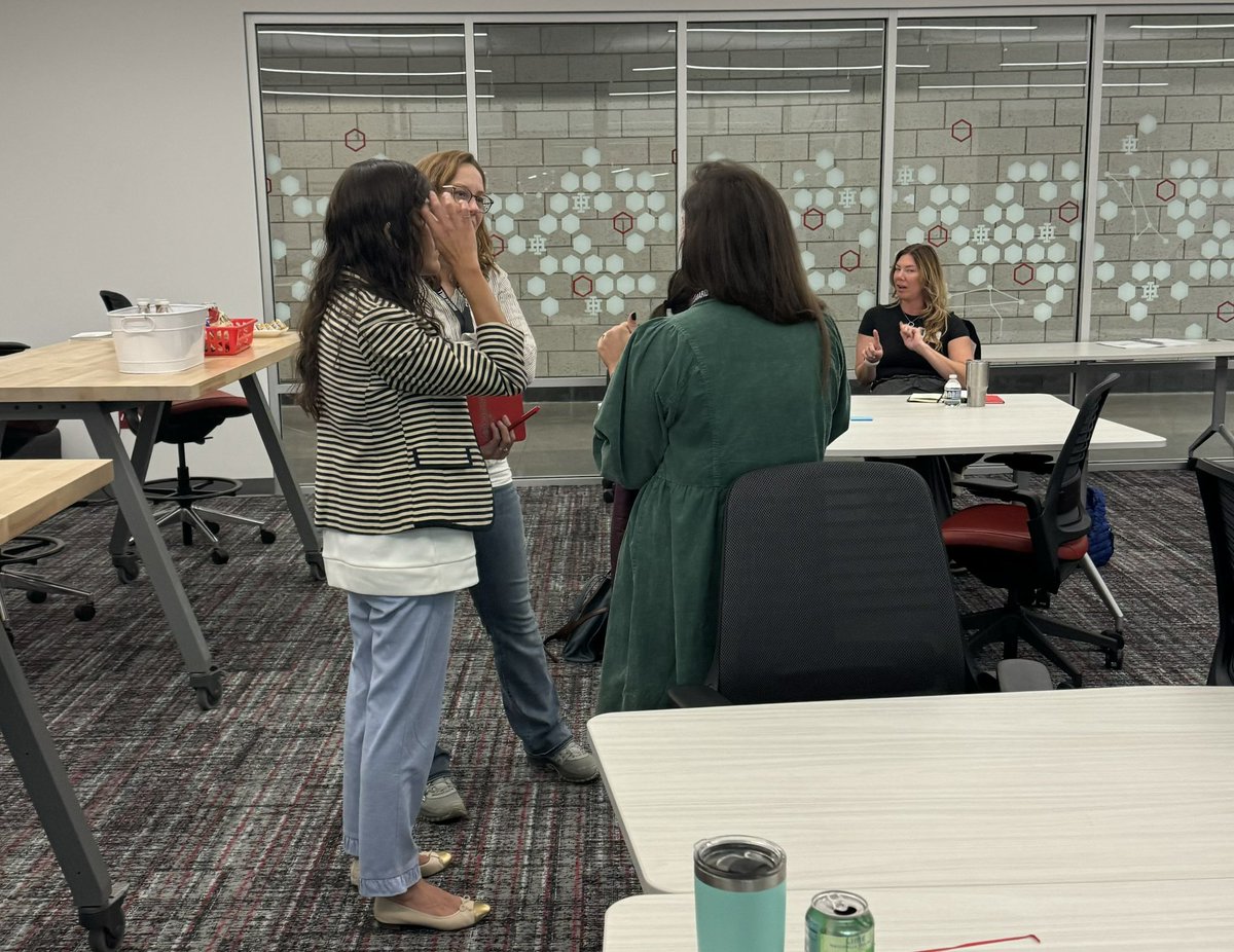 ihsuperbrave's tweet photo. Grateful to share space with our amazing @ihpto members and @indianhillEC to learn the 7 Habits of Highly Effective People today! This is the #IHPromise in practice! https://t.co/kl1QkBkYjC