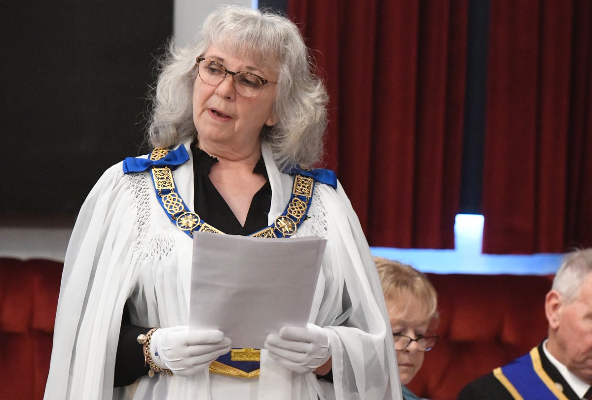 <a href="/HantsMason/">Hants & IoW Masons</a>  Portsmouth Temperance Lodge 'Called off' to receive a duo of Lady Freemasons to speak at their meeting.
Entitled What's the difference, they gave an illuminating talk on their Order, how in many ways its principles and activities mirror mens #Freemasonry.
<a href="/OrderWomen/">Order of Women Freemasons</a>