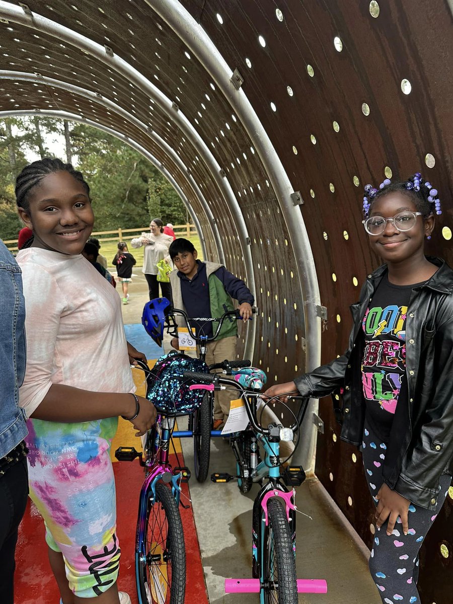 This morning, the City of LaGrange and Friends of the Thread Trail held a ribbon cutting for the City's newest park, Pedal Park, located across the street from Berta Weathersbee Elementary School. Thank you to everyone that helped make the opening of this park a huge success!