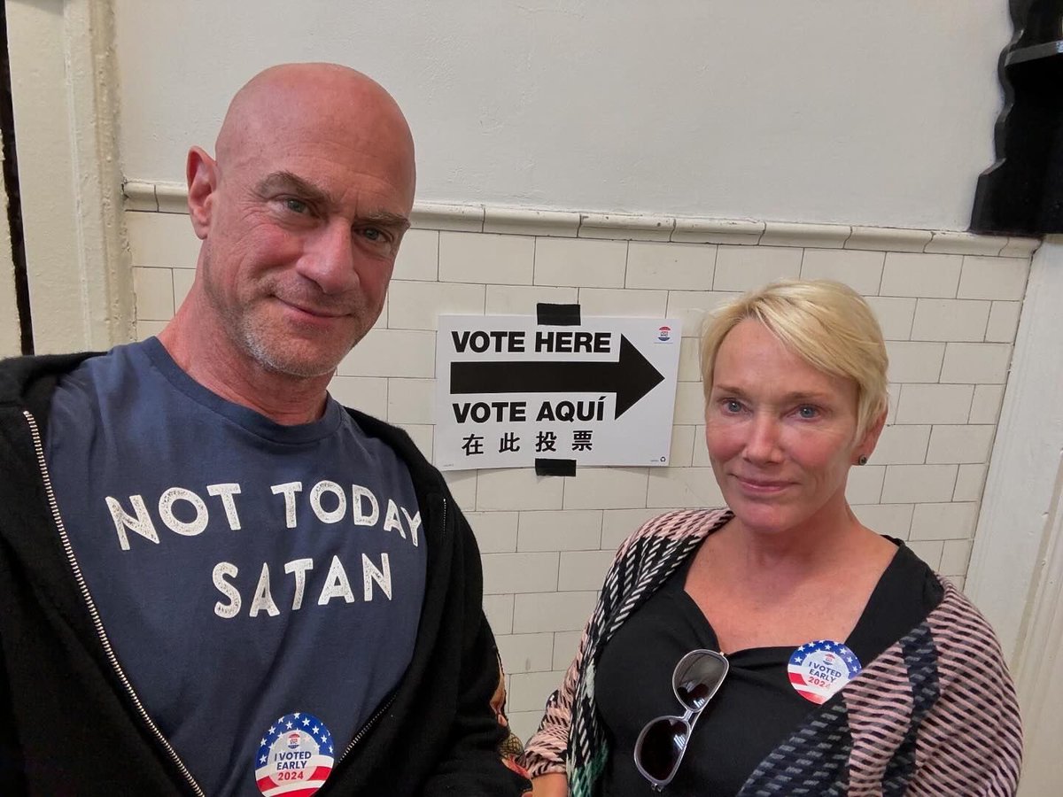 MeloniProject's tweet photo. #Datenite. Vote. Stroll. Experience. Eat.
📸 Chris Meloni https://t.co/QLSHE87xUv