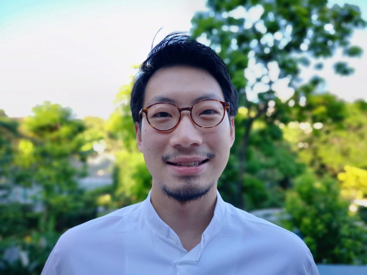 This man is a s*xual predator.

Who has spent years as an advisor in crypto.

One of his victims managed to escape and share her story.

Here’s what happened and how we can prevent it.🧵

(1/8)