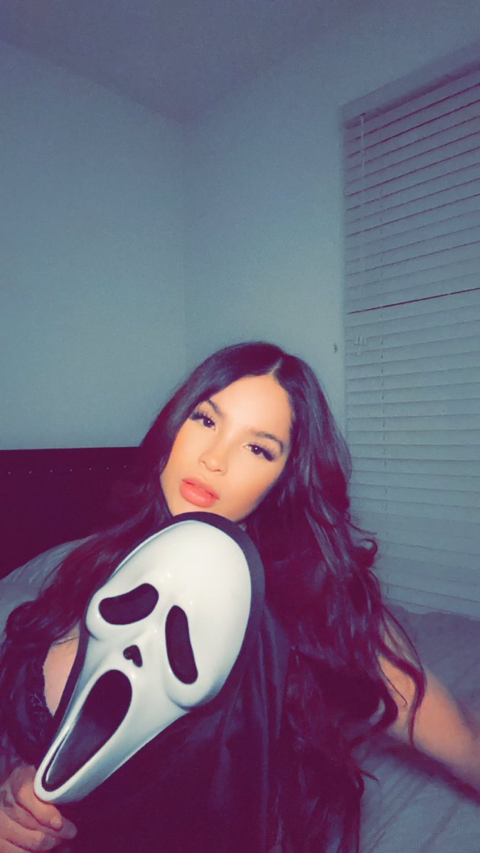 _dianareyesss's tweet photo. trick or treat? 🎃👻 https://t.co/DcltEKj4ZB