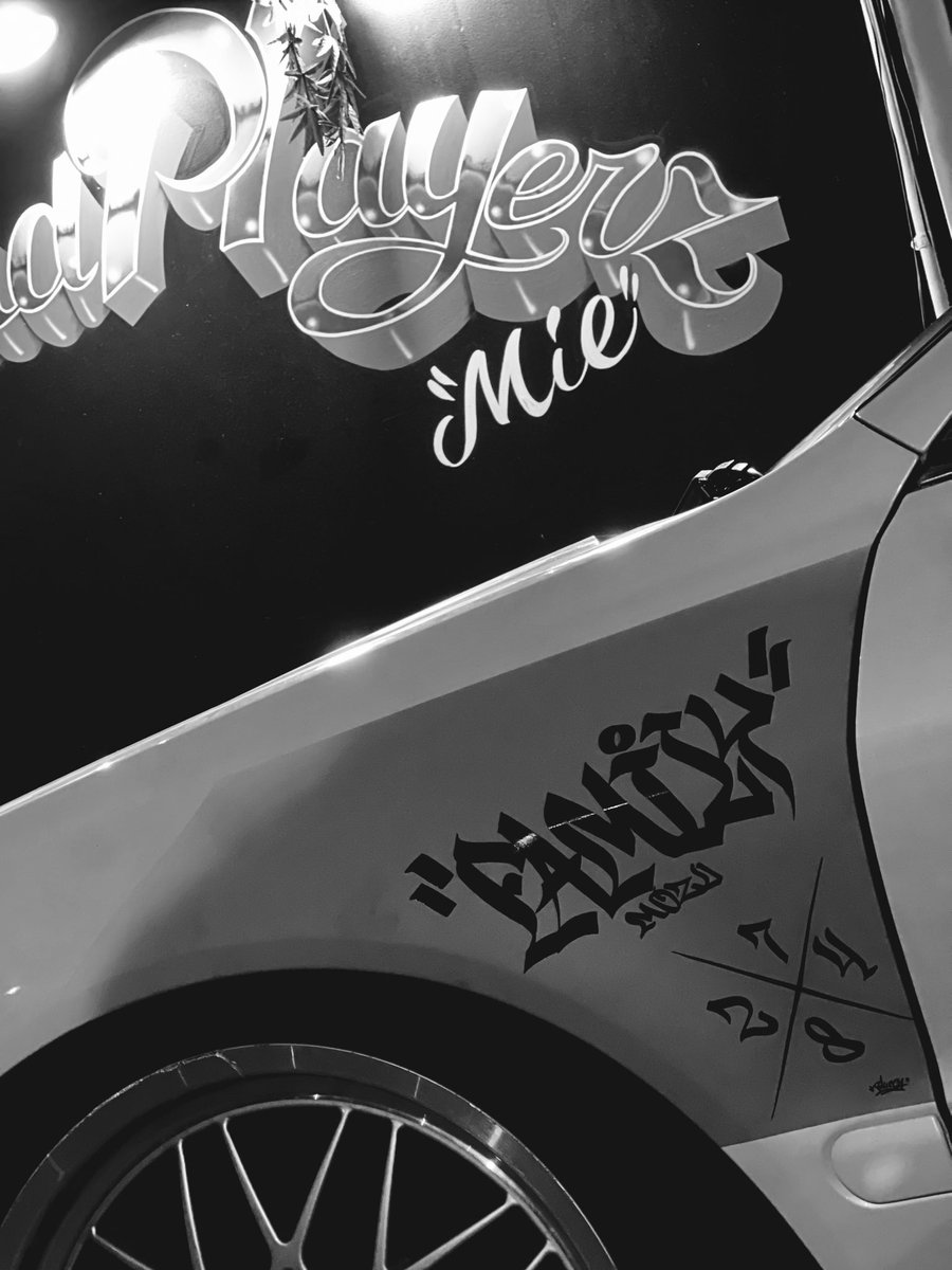 PASSINGBREEZE92's tweet image. フェンダーへのご依頼。

ちゃんとオーナーの意味が込められたレタリング。
意味がある事は大事。
気持ち込めて描かせてもらいました。

お待ちの方もう少しだけ時間ください🙏🏼

#WEEKENDPLAYERZ
#BlueCA
#1shot
#Lettering
#Brush
#Family
#家族想いの優しいオーナー
#ありがとうございました