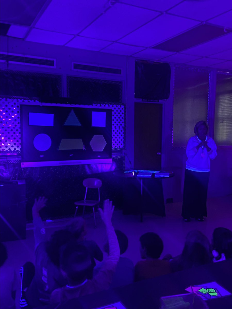 STEMCullmanCity's tweet image. ✨Exploring the beauty of glowing 2D shapes with West math coach @MrsCaretti✨ Graphing these vibrant forms reveals a world of patterns and creativity. Math meets STEM in every curve and angle! #MathSTEM #Graphing #Engineering  @LindsayBrannon @BOECullmanCity @wescullman