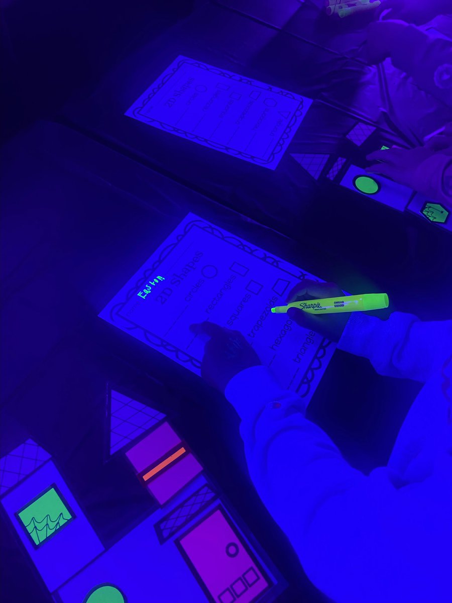 STEMCullmanCity's tweet image. ✨Exploring the beauty of glowing 2D shapes with West math coach @MrsCaretti✨ Graphing these vibrant forms reveals a world of patterns and creativity. Math meets STEM in every curve and angle! #MathSTEM #Graphing #Engineering  @LindsayBrannon @BOECullmanCity @wescullman