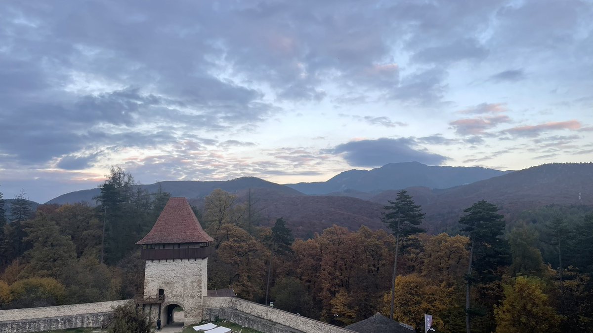 bobbiely's tweet photo. Colours of Autumn in Romania https://t.co/umdM6r8jtm