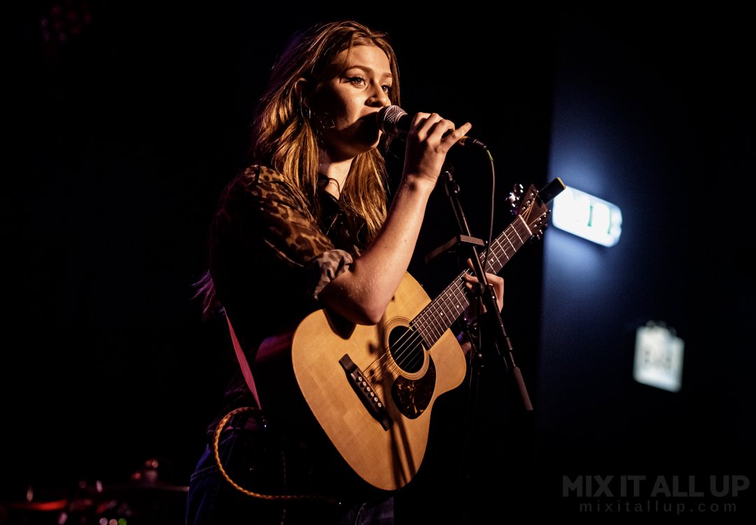 Photos: <a href="/EveryoneSays_hi/">Everyone_Says_Hi_</a> , Johnny Lloyd and <a href="/daisyveacock/">daisy’s cool and confused</a> performing live at <a href="/OsloHackney/">Oslo Hackney</a> – 24/10/2024

See more photos here: mixitallup.com/2024/10/30/pho…