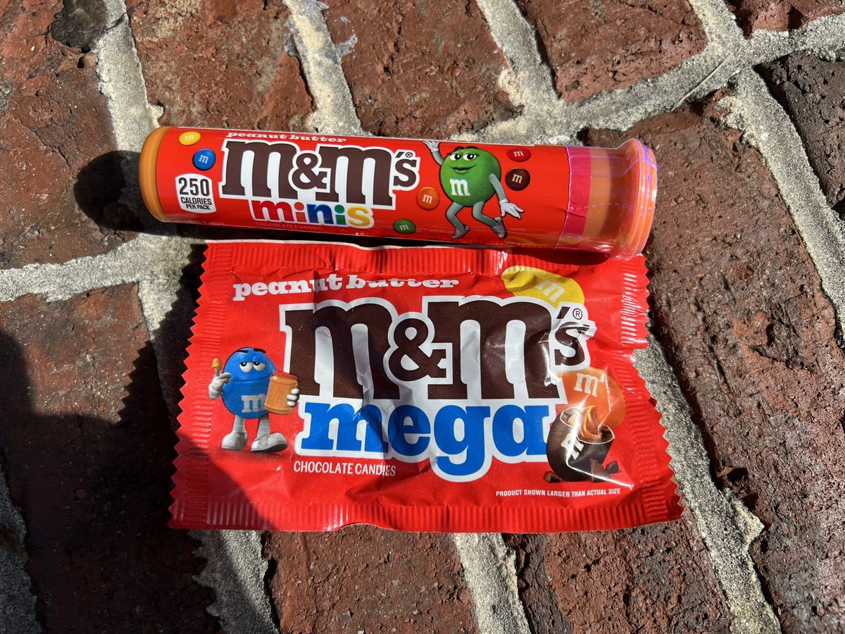 Mousesteps's tweet image. M&amp;amp;M’s is giving out free packs at Disney Springs #mnms #disneysprings