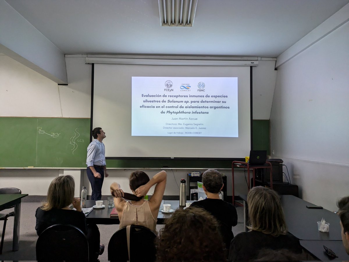 Mauricio Contreras (@mpcontreras4) on Twitter photo 🇦🇷 Late blight crack <a href="/juazcue/">Juan Azcue</a> defending his wonderful BSc+MSc work on characterizing resistance in wild potato against local P. infestans isolates! Beautiful project supervised by the one and only <a href="/EugeSegretin/">María Eugenia Segretin</a> ⭐ 🇦🇷 Late blight crack <a href="/juazcue/">Juan Azcue</a> defending his wonderful BSc+MSc work on characterizing resistance in wild potato against local P. infestans isolates! Beautiful project supervised by the one and only <a href="/EugeSegretin/">María Eugenia Segretin</a> ⭐