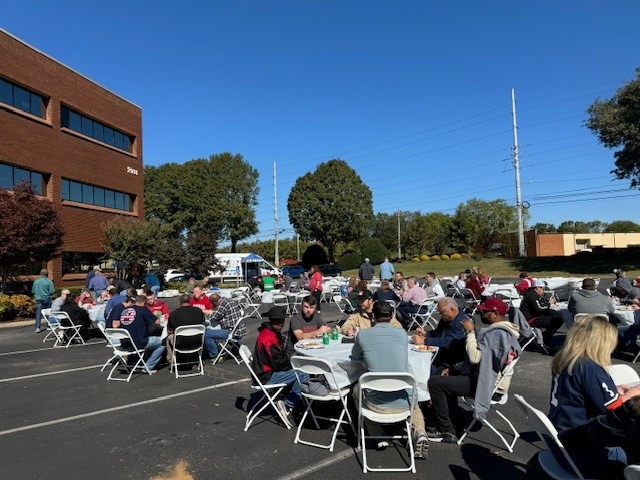 strataghsv's tweet photo. What an eventful and fun day at our Team Tailgate and Cornhole Tournament! The weather was amazing, and our team had some friendly competition, along with some delicious food. 🏆🌮🍦

#StrataG #StrataGSolutions #Tailgate #CornholeTournament #StrataGTeam #TeamTailgate https://t.co/M4Bq2yNObR
