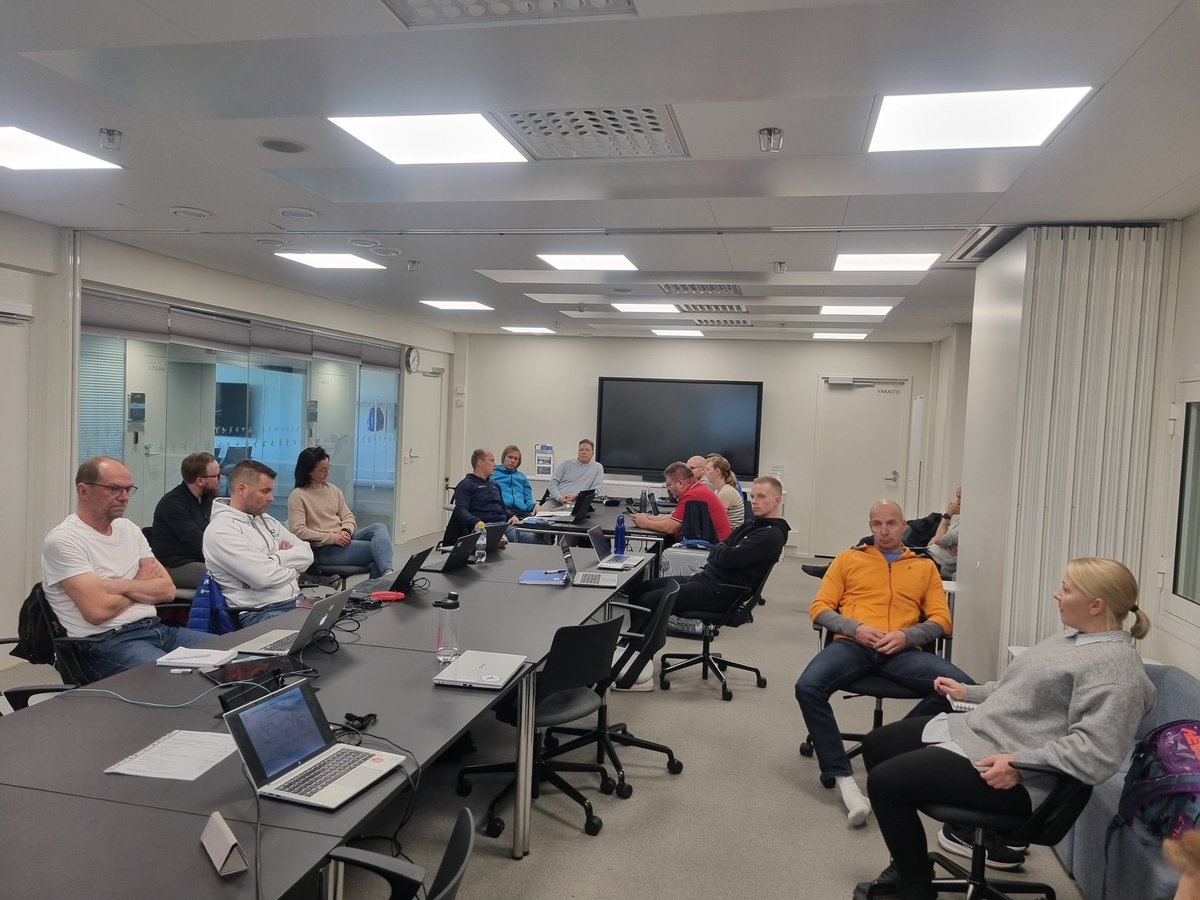 Kasvattajaurheiluakatemioiden tavoite- ja tuloskeskusteluissa käytiin läpi kuluvan vuoden tavoitteiden toteutumista ja tulevaisuuden suuntaa. Kriittistä keskustelua ja toisten sparraamista. Hyvät päivät.