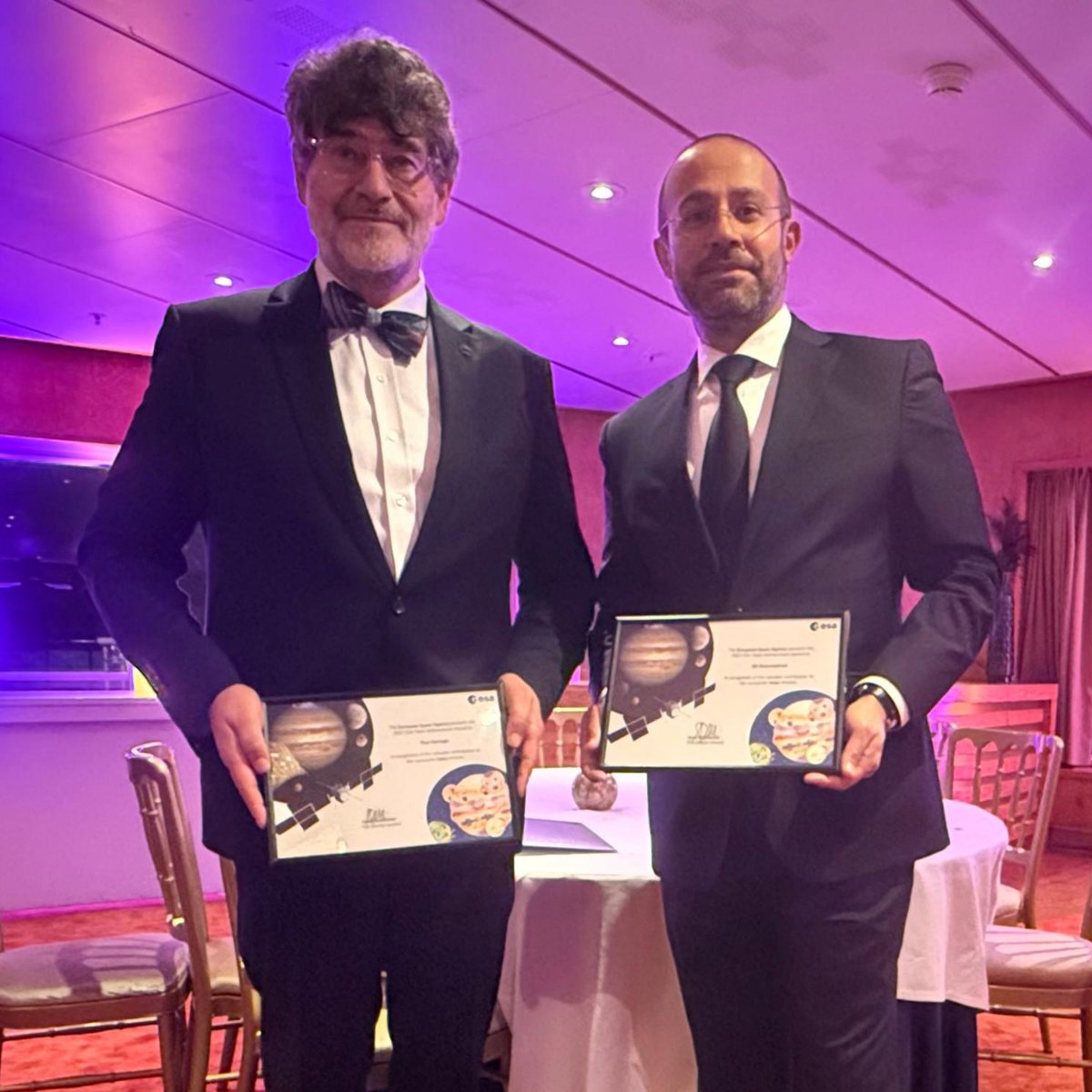 Submillimetre Wave Instrument (SWI) (@swi_juice) on Twitter photo Congratulations: <a href="/ESA_JUICE/">ESA's Juice mission</a> has received ESA’s 2023 Team Achievement Award! Here, #SWI_JUICE PI Paul Hartogh and former AIV/T manager Ali Ravanbakhsh of <a href="/MPSGoettingen/">Max Planck Institute for Solar System Research</a> present their awards after the ceremony. Thanks to the JUICE team at #MPSGoettingen for making this possible! Congratulations: <a href="/ESA_JUICE/">ESA's Juice mission</a> has received ESA’s 2023 Team Achievement Award! Here, #SWI_JUICE PI Paul Hartogh and former AIV/T manager Ali Ravanbakhsh of <a href="/MPSGoettingen/">Max Planck Institute for Solar System Research</a> present their awards after the ceremony. Thanks to the JUICE team at #MPSGoettingen for making this possible!