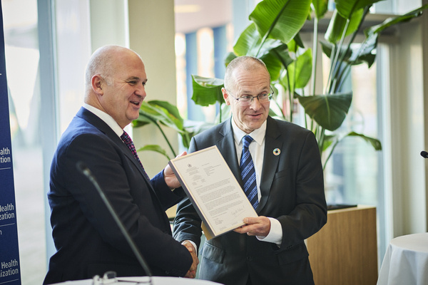 WHO_Europe's tweet photo. Today we launched the first ever Collaborating Centre on #OneHealth at the University College Dublin.

The new collaboration will strengthen our work with a focus on research, education and collaboration on the One Health approach.

@DrTonyHolohan @ucddublin @UCD_CHAS https://t.co/aHOjJk70ui