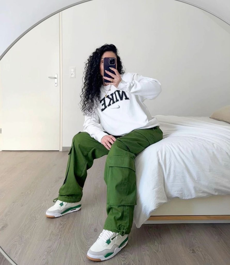 Air jordan 4 retro sb pine  green 🌲 

Liens 🔗 : youwear.fr/products/air-j…