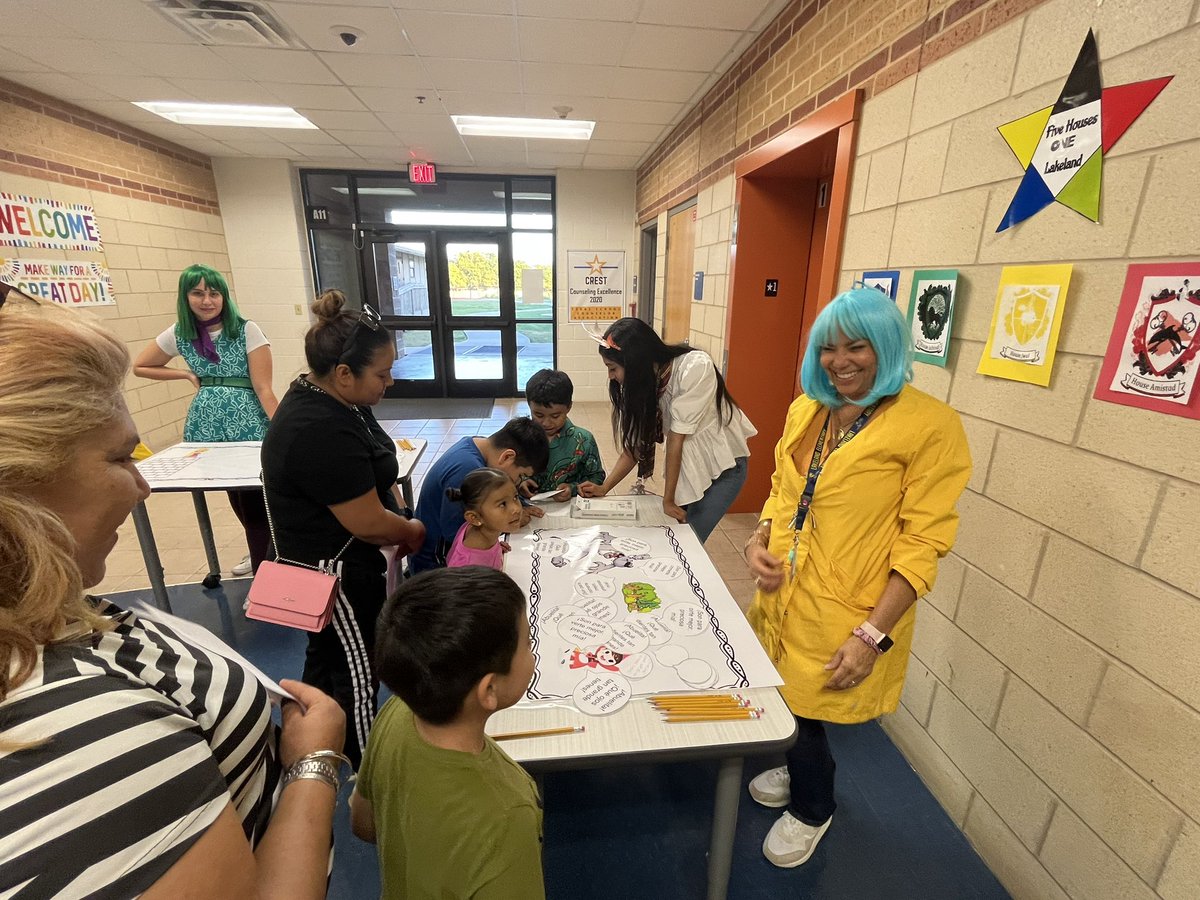 vanunio's tweet photo. More pics of a fun Literacy Night themed “Genres at Lakeland”! ❤️💙💚💛🖤@LakelandES #EveryONE https://t.co/j3RWAKAXS9