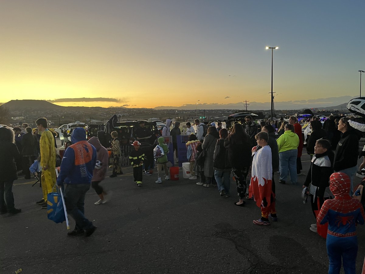 Great job last night at The Truck &amp; Treat for our DC community. Lots of fun 🏀 games &amp; candy for the kids💜🖤 Thank you to our Boosters, Parents and DC staff that helped make this epic event run smoothly; THANK YOU! #BAM # RELENTLESS  #WINNERSWIN😤