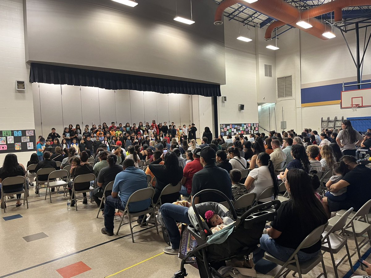 vanunio's tweet photo. Lakeland’s Literacy Night and 4th grade program was a success! Thank you to all staff and families that participated! @LakelandES #5Houses1Lakeland ❤️🖤💛💚💙 https://t.co/yFwwgQpaCb