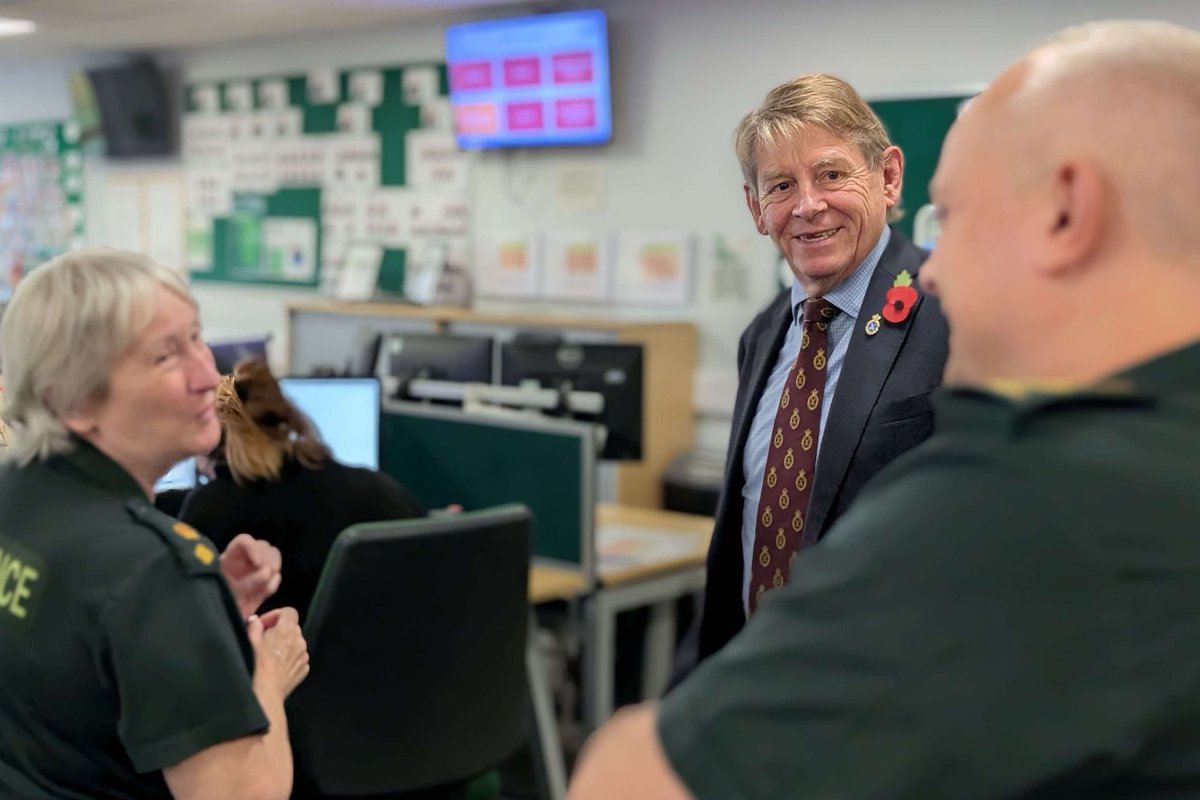 We were delighted to show the High Sheriff of Devon, Commodore Jake Moores, around our HQ in #Exeter today and to share the amazing work #TeamSWASFT do on a daily basis. 💚🚑