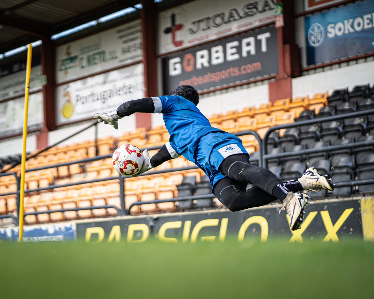 clubportugalete's tweet photo. 🔒 𝗦𝗘𝗚𝗨𝗥𝗢𝗦

@ibongonzalez5 &amp; @unaillorente_ 

#aupaPORTU 💛🖤 https://t.co/kSXqxaddRj