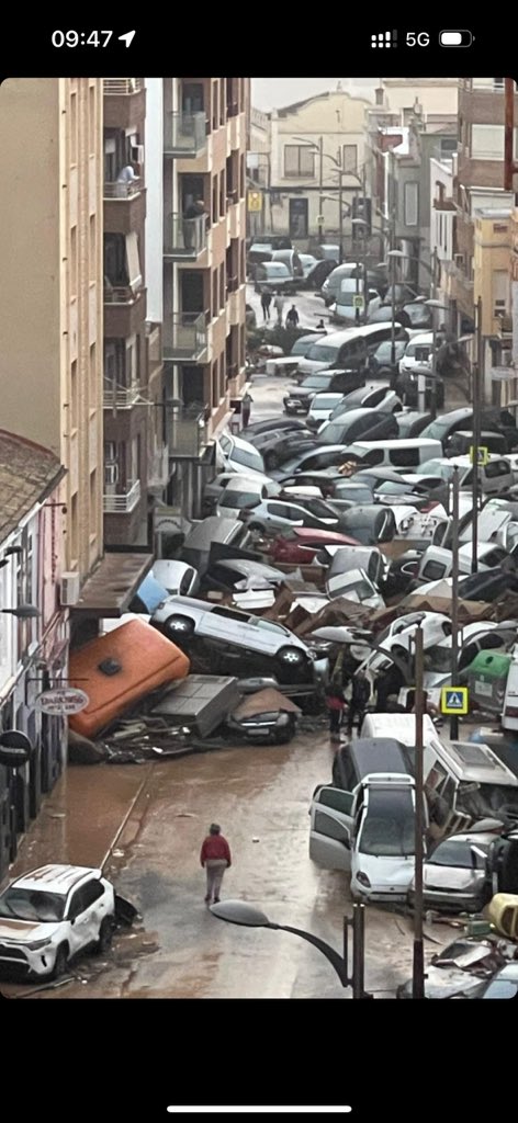 Luisa Neubauer (@luisamneubauer) on Twitter photo Wir lassen uns von der grünen Ideologie nicht bevormunden.
Valencia, koloriert, 2024 Wir lassen uns von der grünen Ideologie nicht bevormunden.
Valencia, koloriert, 2024