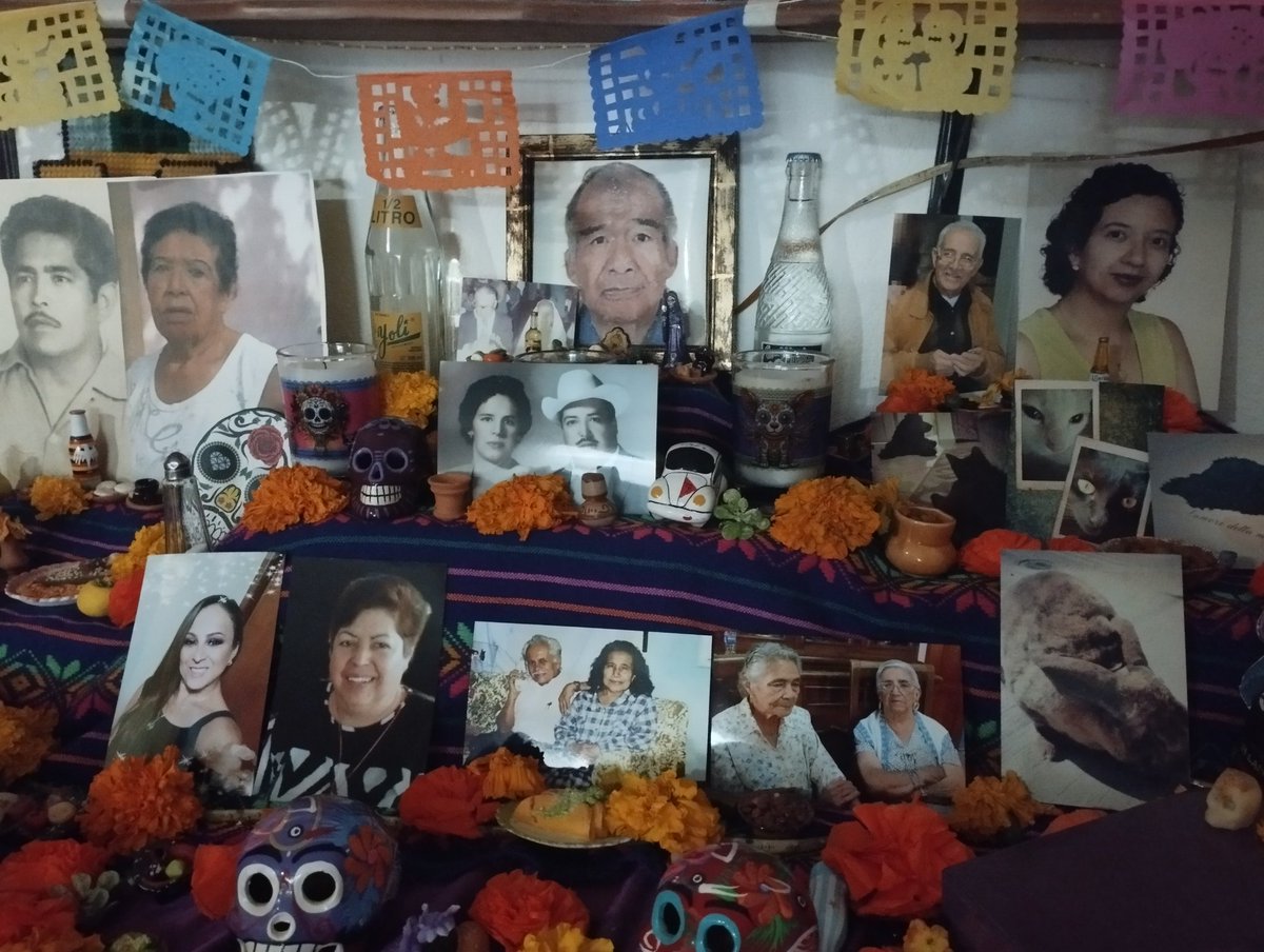 lagrimalunaSLP's tweet photo. #DiaDeMuertos2024 
Un altar para nuestros familiares y amigos https://t.co/SQDngZVj9c