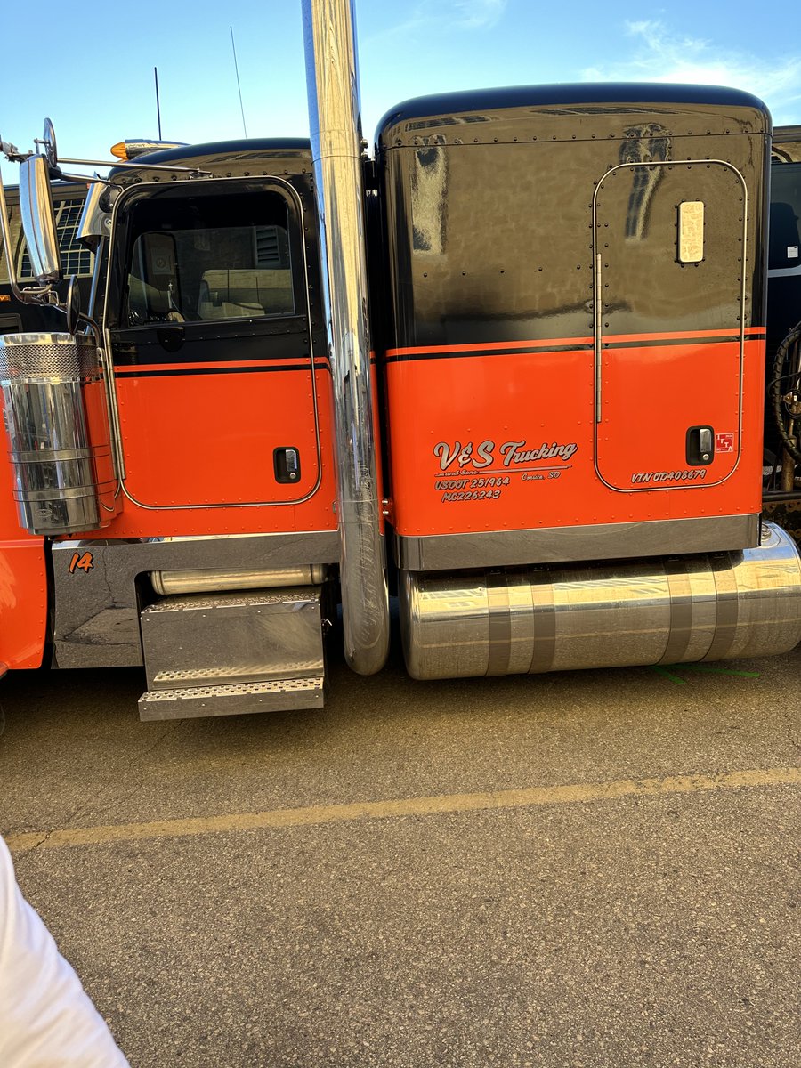 South Dakota Football tweet media