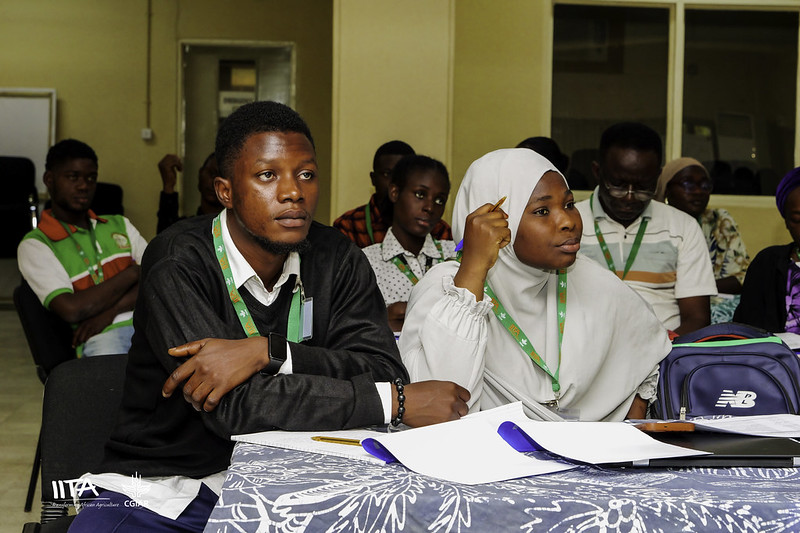 IITA_CGIAR's tweet image. An #ongoing 10 day training on #plantain breeding by the IITA Plantain Breeding Program is designed to build the capacity of @NihortNG staff at the institute's headquarters in Ibadan. 
This is in line with IITA's efforts to strengthen the capacity of national systems in #Nigeria