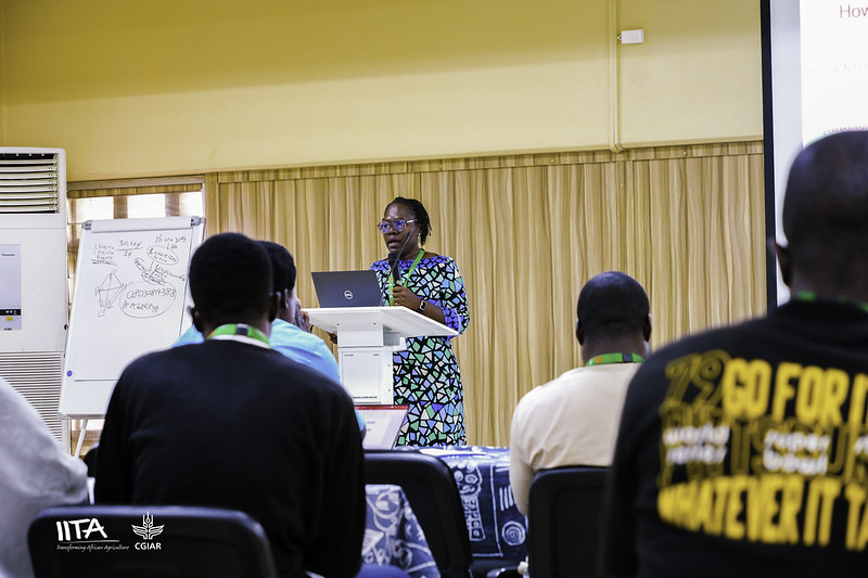 IITA_CGIAR's tweet image. An #ongoing 10 day training on #plantain breeding by the IITA Plantain Breeding Program is designed to build the capacity of @NihortNG staff at the institute's headquarters in Ibadan. 
This is in line with IITA's efforts to strengthen the capacity of national systems in #Nigeria