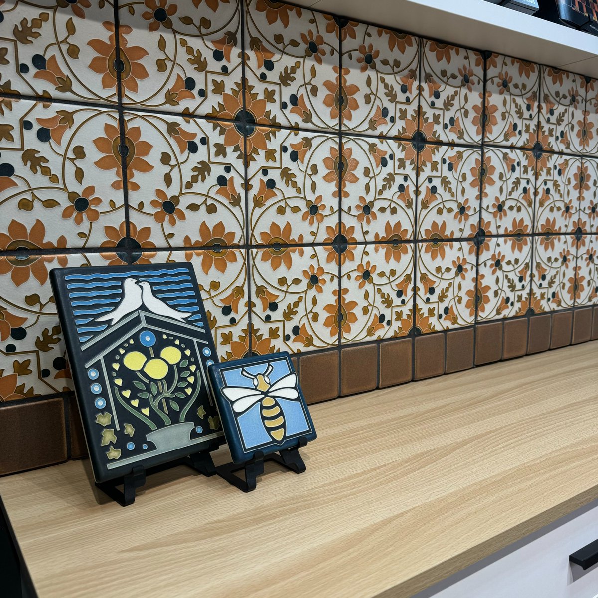 It’s our last day at High Point Furniture Market! Big shoutout to everyone who visited our booth—you made it unforgettable! Now, let’s pack up this backsplash and send it home to Michigan!
#motawitileworks #highpointmarket #arttile #tilebacksplash #floraldesign #kitchendesign