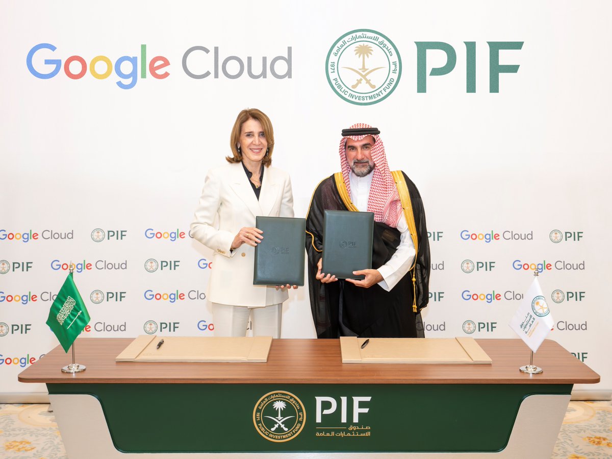 PIFSaudi's tweet photo. أعلن #صندوق_الاستثمارات_العامة و"جوجل كلاود" اليوم عن شراكة استراتيجية لإطلاق مركز عالمي جديد للذكاء الاصطناعي، وسيقع مقر المركز الجديد قرب مدينة الدمام، في المنطقة الشرقية من المملكة.

للمزيد: https://t.co/UiJRzC1Xbc https://t.co/VAfhfTmcNy