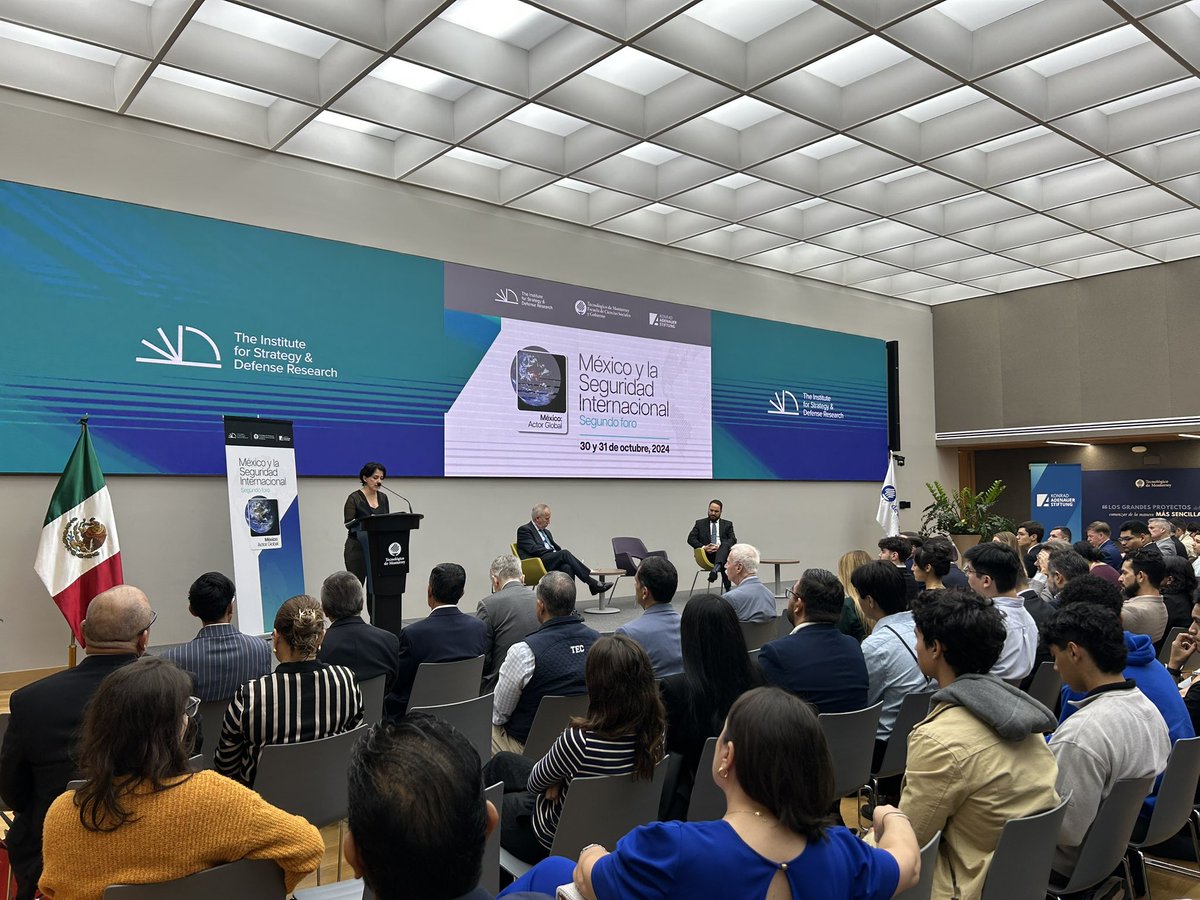 👉🏼Iniciamos el segundo foro “México y la Seguridad Internacional”.

Puedes seguirlo en: youtube.com/live/EXcP4Nt3j…

En colaboración con <a href="/InstituteSDR/">ISDR</a> y <a href="/CSocialesTec/">CSocialesTec</a> 

#MxYLaSeguridadTrasatlántica