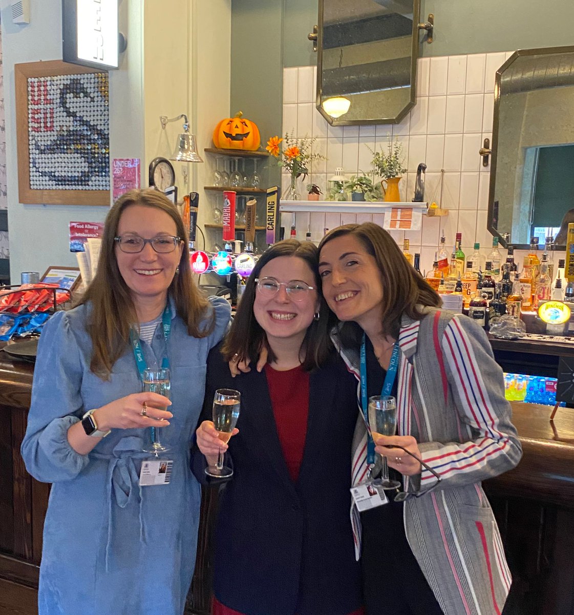 paula_delval's tweet image. I am thrilled to share that I have passed my PhD viva with no corrections! Thank you to my examiners @monarchyconf & @woodjamie99 for an amazing experience and enriching discussion, and to my supervisors @MedievalFemina & @ALiuzzoScorpo for their unwavering support #PhDone 🎉