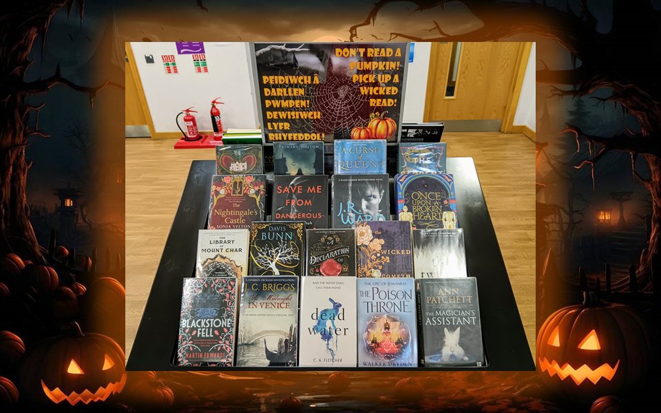CaerphillyLib's tweet image. Peidiwch â phrofi’r arswyd o beidio â chael llyfrau i’w darllen y Calan Gaeaf hwn, cewch olwg ar rai nawr!
#CalanGaeaf #CaruDdarllen
☠️🎃🪦🐈‍⬛🎃🐈‍⬛🪦🎃☠️
Don’t experience the horror of having no books to read this Halloween, check some out now! 
#Halloween #LoveToRead