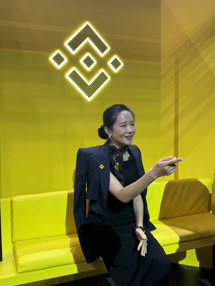 anyelaleyna_'s tweet photo. #BinanceBlockchainWeek 
@heyibinance you are very beautiful 🥰 https://t.co/MOxO33fvQi