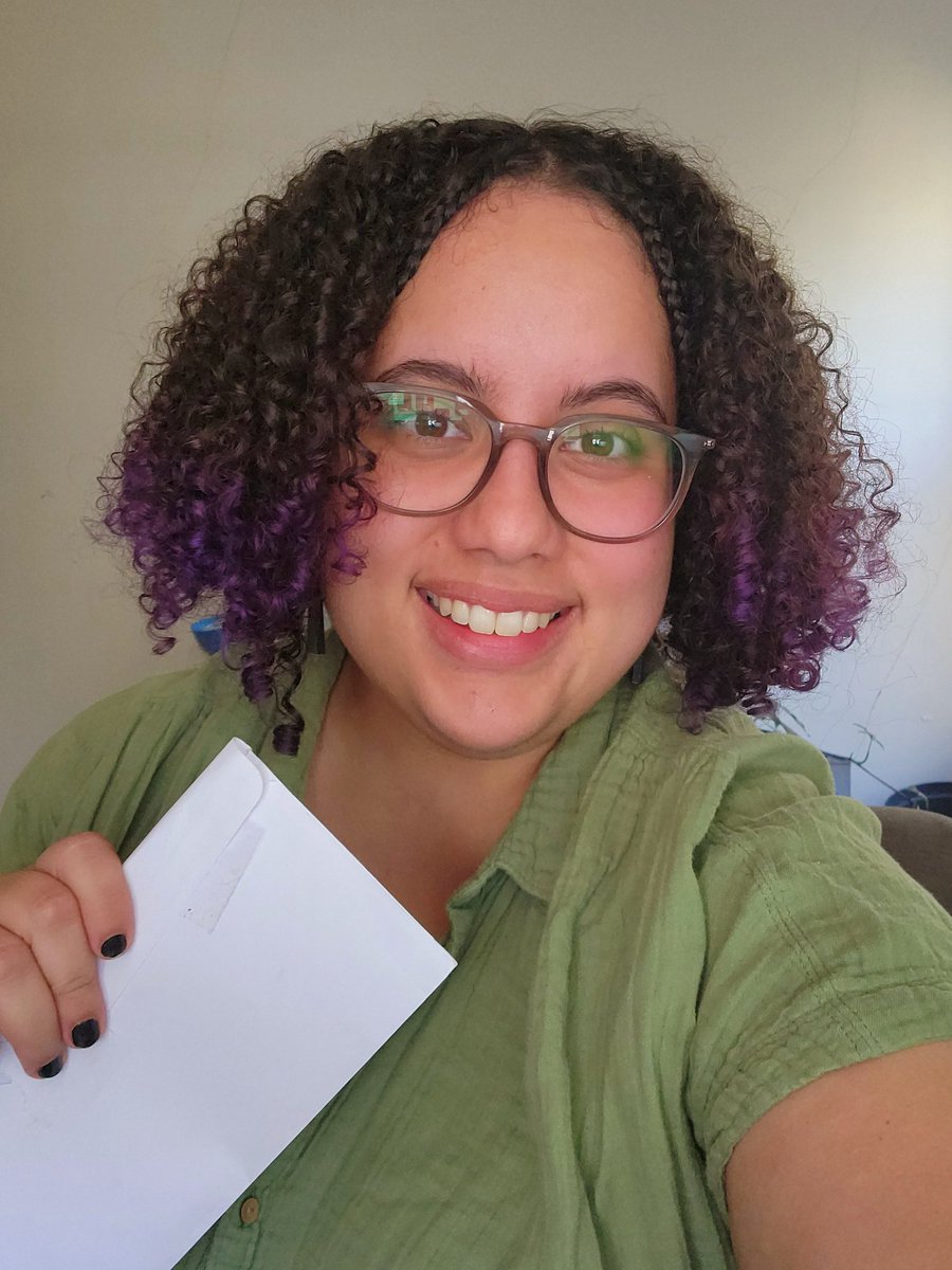 MelanieOrtizAl1's tweet photo. "They are talking to us like we are their friend" 🥺❤️
Today, I chatted on Zoom with the 5th grade class of my #LPSPenPal🥺❤️ I love having the opportunity to inspire kids to pursue STEM! Can't wait to read their next letter!
Thank you, @LettersPreSci 🥳🎊 #STEMPenPals https://t.co/qovSs8AxWO