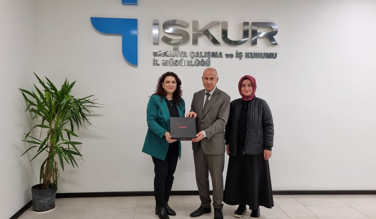 Bugün Sakarya Çalışma ve İş Kurumu (Sakarya-İŞKUR) Müdürü Sn.Tekin KAYA'yı ziyaret ettik. 

Yapacağımız çalışmalar ile İŞKUR'la yürütebileceğimiz işbirliklerini ele aldığımız bu güzel gün ve nazik kabulleri için müdürümüze teşekkür eder, çalışmalarında kolaylıklar dileriz.