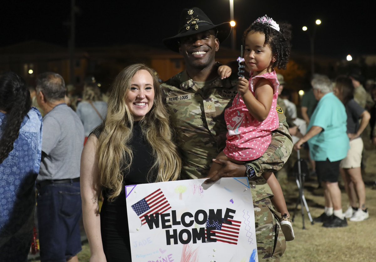 1stCavalryDiv's tweet image. Welcome home to the Troopers of the @3dUSCAV! On Oct. 28, 2024, we celebrated their return with pride, gratitude, and honor. We are so glad to have you back with your families and community.
#BraveRifles | #BeAllYouCanBe | #LiveTheLegend | @iiiarmoredcorps | @USArmy | @FORSCOM