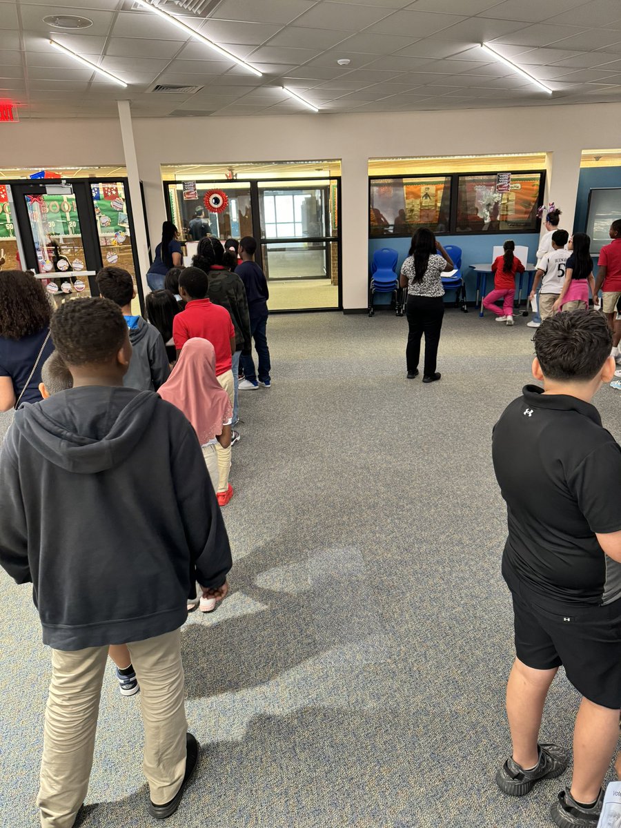 MsHannahRocks's tweet image. Voting is underway at Mahanay!
Thanks to our librarian Mrs. Nance for decorating and providing her library space as the voting location! @MahanayStars @Alief_SS @MartinezAM42 @AJ_bossbabe #AliefVotes