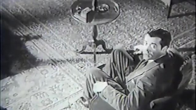 drivenacional's tweet photo. Veneno (1952)
1h16min • Drama/Suspense
★ Gianni Pons ★

Um funcionário de uma fábrica de vidro sofre com o desprezo de sua esposa e começa a desenvolver delírios homicidas sobre ela. Uma noite, ele conhece uma cantora que se parece muito com sua esposa e bola um plano. https://t.co/jc8xqhhRD9
