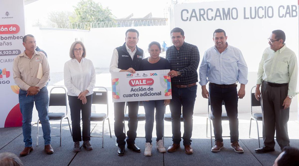EVillegasV's tweet photo. Durante esta gira por Lerdo, entregamos apoyos que marcan la diferencia en la vida de las familias. 👨‍👩‍👧‍👦
Distribuimos uniformes para policías, despensas y cuartos adicionales, además de rehabilitar el cárcamo de bombeo. Estas acciones no siempre se ven, pero su impacto es real y mejora la calidad de vida de toda la comunidad.