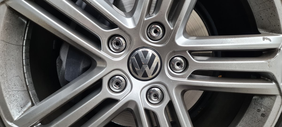 #VW 🚗#Wirtschaftspolitik u. 🇩🇪 #Industrie steuern in eine Sackgasse 🔴Volkswirt Prof. Dr. Tim Lohse #HWRBerlin im Interview über Krise bei #VW, notw. neue Strategie für die dt. Industrie u. pol. Veränderungen statt #Subventionen 🔗hwr-berlin.de/meta/presse/pr… #Volkswagen <a href="/dpa/">dpa</a>