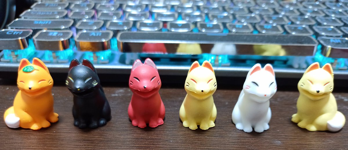 kokoto326's tweet photo. 黒い子ハブられてた... https://t.co/EkL6XwotBd