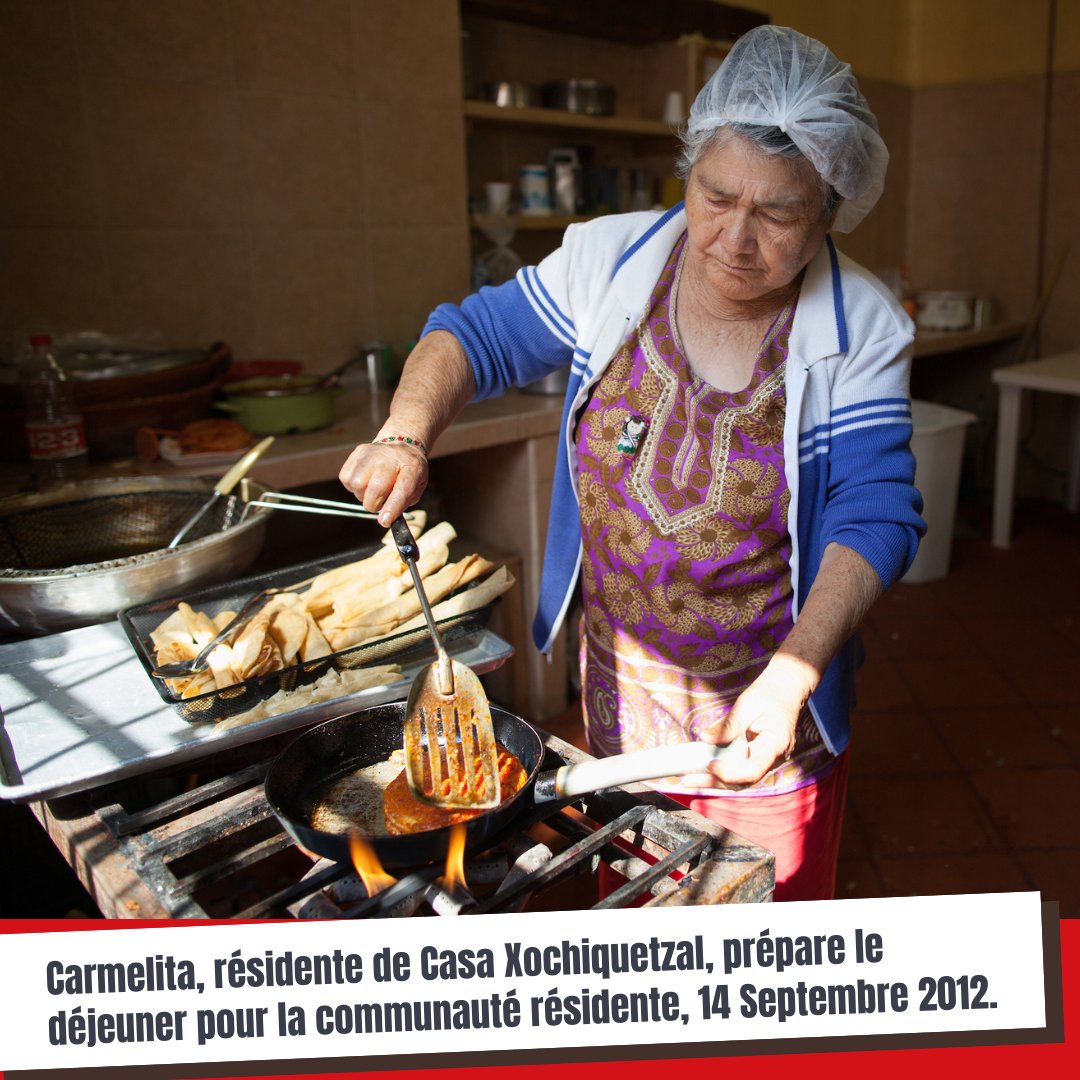Carmelita, résidente de Casa Xochiquetzal, prépare le déjeuner pour la communauté résidente, 14 Septembre 2012. (Photo par
<a href="/BenedicteDesrus/">Bénédicte Desrus</a>)  4/