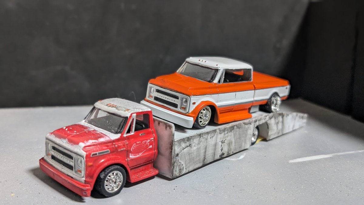 Sportcross51662's tweet photo. Chevrolet c60 crew cab dually 完成
M2 マシーンをグリーンライトのc10のドア奪ってクルーキャブ化した
荷台も幅が足りなくて延長してますホイールはDCPのトラックから
純正ツートン好きなので今回はオレンジで
#m2machine #greenlight https://t.co/4UeU0lDhpw