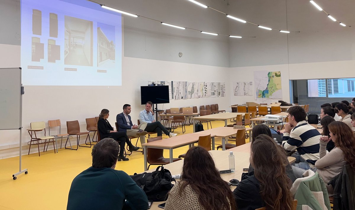 Ingennus (@ingennus) on Twitter photo Esta mañana hemos impartido una clase en la asignatura 𝗦𝗮𝗹𝗶𝗱𝗮𝘀 𝗣𝗿𝗼𝗳𝗲𝘀𝗶𝗼𝗻𝗮𝗹𝗲𝘀 del Máster en Arquitectura de <a href="/unizar/">Universidad Zaragoza</a>.
Hablamos de 𝗰𝗼𝗻𝗰𝘂𝗿𝘀𝗼𝘀 𝗶𝗻𝘁𝗲𝗿𝗻𝗮𝗰𝗶𝗼𝗻𝗮𝗹𝗲𝘀 y del perfil que buscamos en el mercado 🌍🏢. ¡Un placer participar! Esta mañana hemos impartido una clase en la asignatura 𝗦𝗮𝗹𝗶𝗱𝗮𝘀 𝗣𝗿𝗼𝗳𝗲𝘀𝗶𝗼𝗻𝗮𝗹𝗲𝘀 del Máster en Arquitectura de <a href="/unizar/">Universidad Zaragoza</a>.
Hablamos de 𝗰𝗼𝗻𝗰𝘂𝗿𝘀𝗼𝘀 𝗶𝗻𝘁𝗲𝗿𝗻𝗮𝗰𝗶𝗼𝗻𝗮𝗹𝗲𝘀 y del perfil que buscamos en el mercado 🌍🏢. ¡Un placer participar!